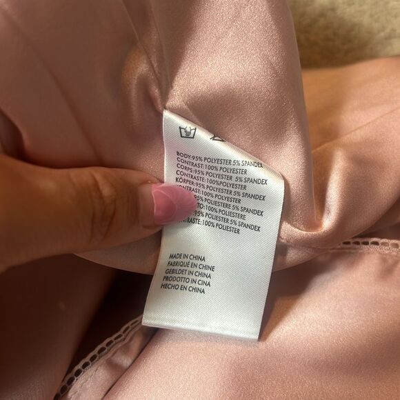 BNWT - LANI THE LABEL AINSLEY ASHLE SATIN LACE MIDI DRESS PINK DUSTY ROSE - Picture 14 of 15